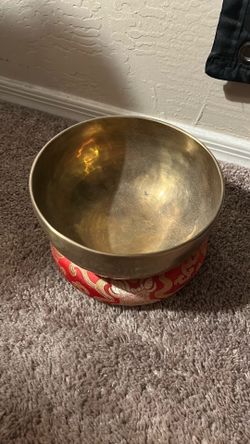 Large Tibetan Singing bowl with mallet and cushion