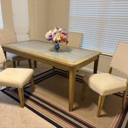 Beautiful Dining Set. Table with 4 matching chairs. Good condition, sturdy!