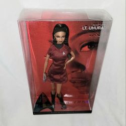 MATTEL 2008 STAR TREK LT UHURA ZOE SALDANA ACTRESS BARBIE DOLL 