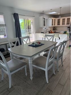 Dining room table +6 chairs $325