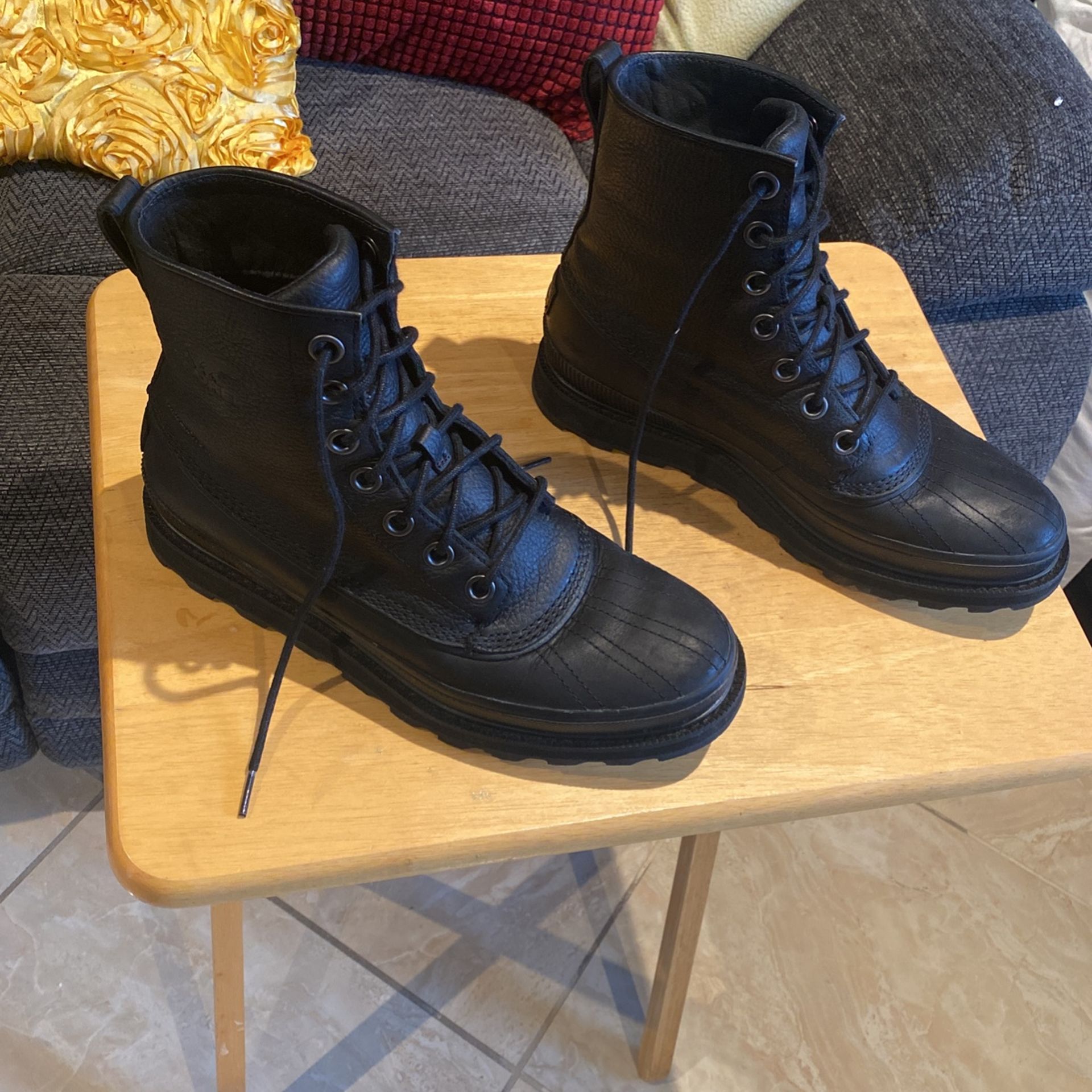 Boots SOREL black leather