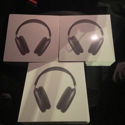 AirPod pro maxs (Black and space gray) 2 pairs 