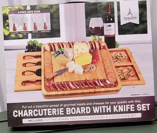 New 16" X 13" Appetit Charcuterie Board/Knife Set