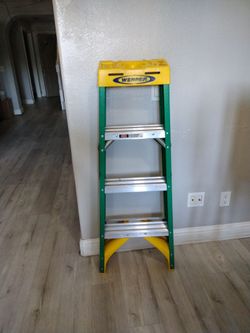 Werner 4 ft fiberglass ladder