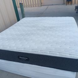 Beautyrest King Mattress And Box Spring 