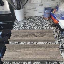 Set of wall shelves
