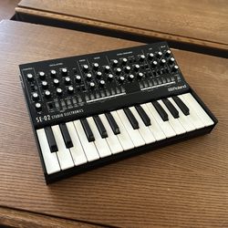 Roland SE-02 Boutique Series Synthesizer Module with K-25m Keyboard