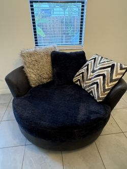 Large Swivel Chair