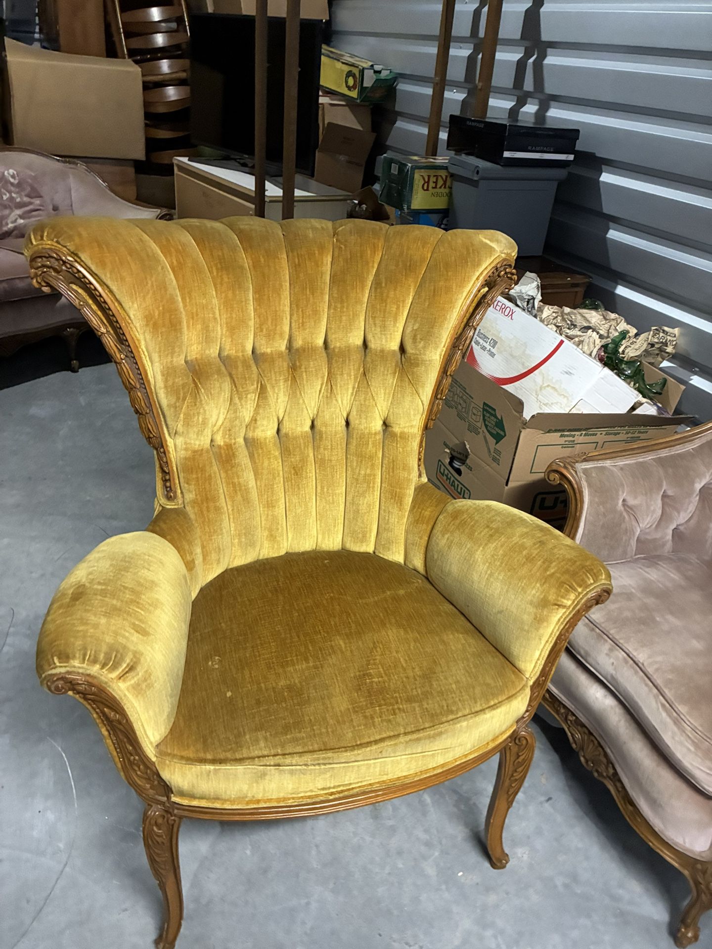 Antique Gold Velvet Chair. Soooooc Comfy!