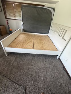 White Wood Bed Frame with Spindle Headboard