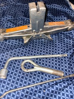 Nissan 2006 spare car jack