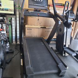 2025 Nordictrack Treadmill X24 incline trainer (40%) - 2200$ 