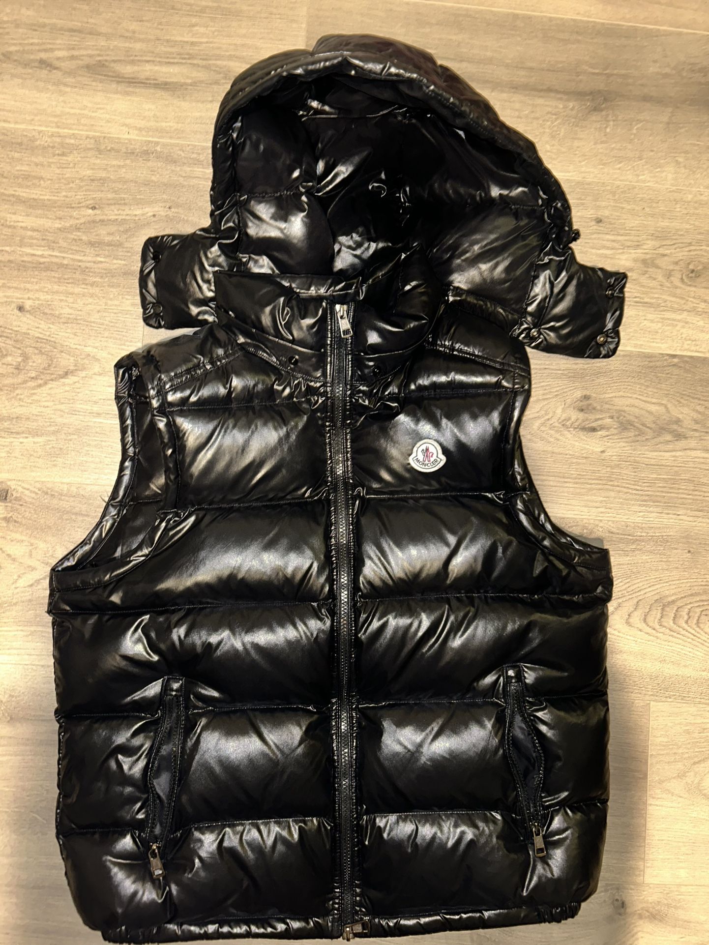 BORMES HOODED DOWN VEST