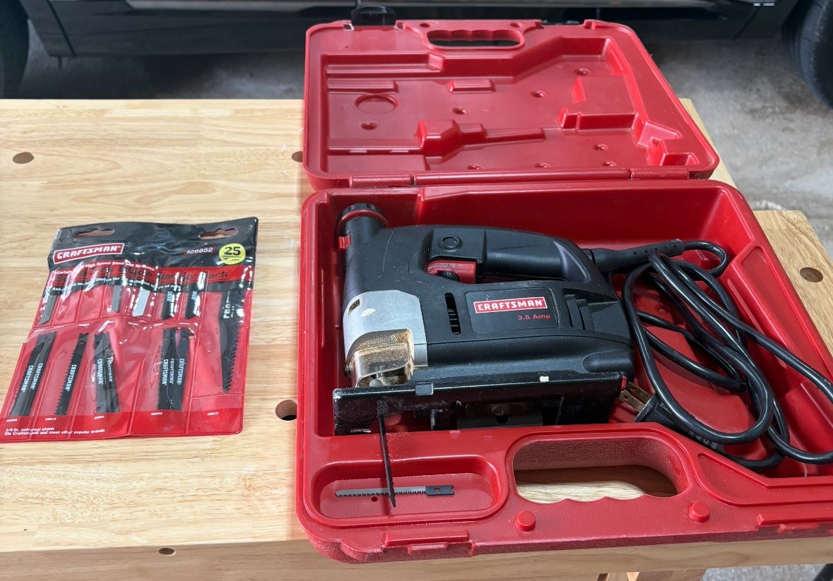 Craftsman jigsaw with case and blades excellent condition