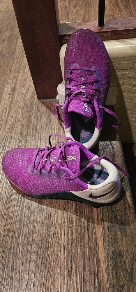 Running shoes( NIKE) 8.5