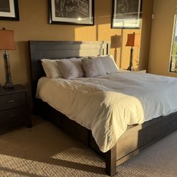 Complete King Bedroom Set - 5 Pieces 