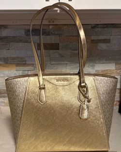 NEW Michael Kors large tote. Tags atteched