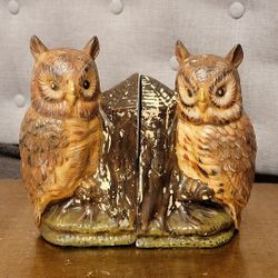 1970s Pair Of Vintage Ceramic OWL Book Ends Sitting On Stumps
