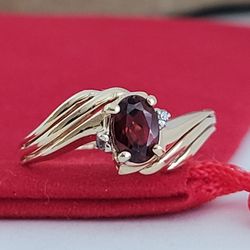 ❤️10k Size 7 Beautiful Solid Yellow Gold Garnet Bypass Design Ring!/ Anillo de Oro con 
Garnet Diseño Bypass! 👌🎁Post Tags: 10k 14k