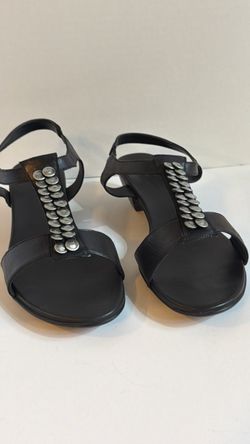 Munro Black Leather T-Strap Sandals with Silver Studs Womens Size 8.5