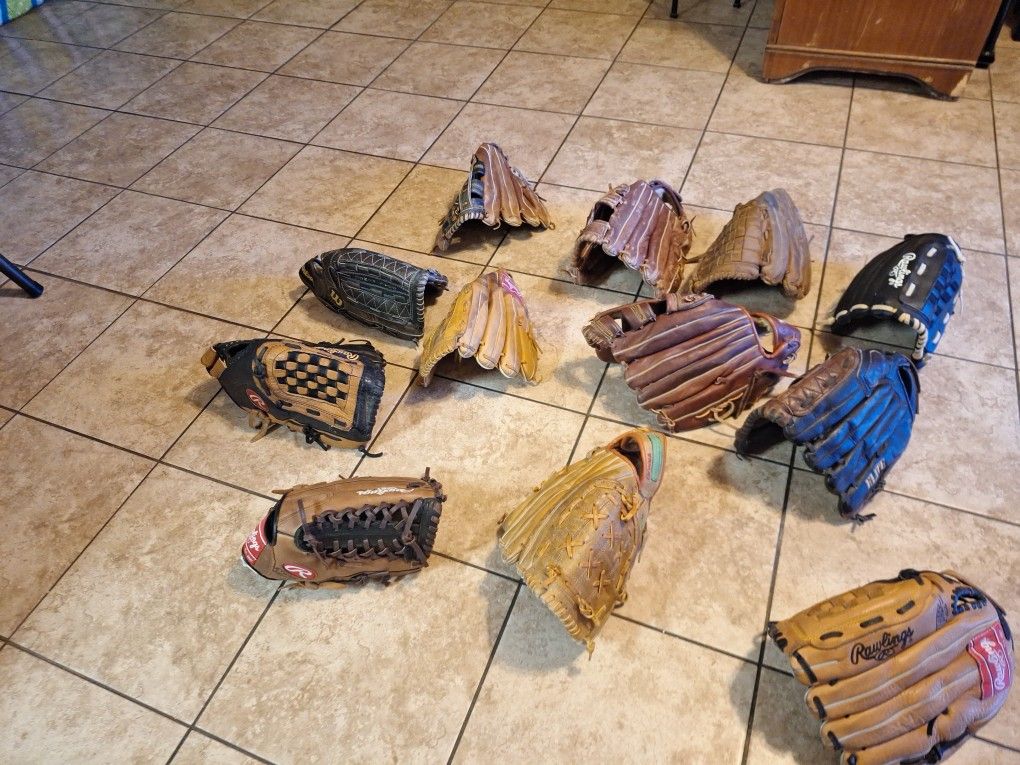SOFTBALL GLOVE SIZE 13"AND 14"  ALL BROKEN..  $40. EACH GLOVE. FIRM PRICE.. 