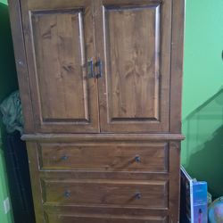 Free Tv console 3 drawers