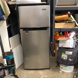 Magic Chef Refrigerator 