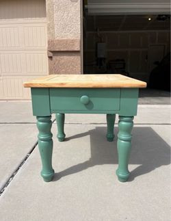 Farmhouse End Table with Drawer