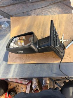19-26 RAM 1500 driver Mirror no blind spot sensor