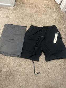 Essentials Shorts 