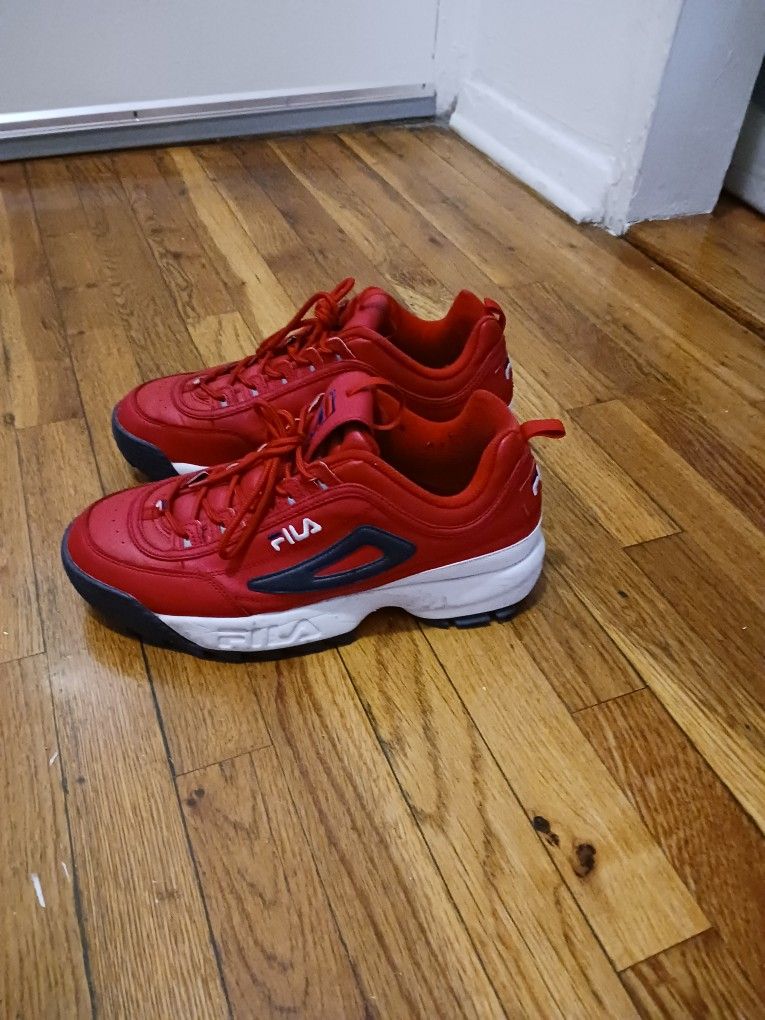 Fila Interceptor like New size 12 (for size 11 too) with insoles new never used.
Impossible to find!
Only 25 dollars.
And I gift a New 4 pairs a qua
