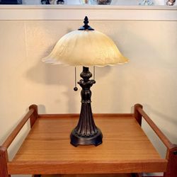 Traditional Table Lamp with Glass Shade