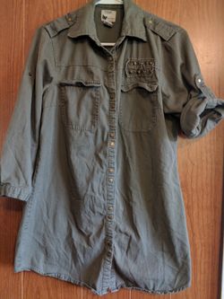 Size large 3/4 length sleeve shirt