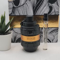 Viktor&Rolf
 
Spicebomb Extreme Eau de Parfum 2 Piece Gift Set

3.04 fl 
.34 Travel Spray 