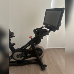 NordicTrack Commercial S22i Studio Cycle, Digital Display - Like New - Miami Beach, FL