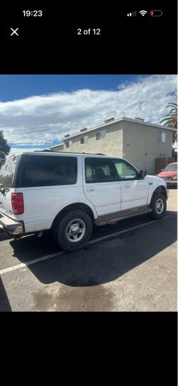 Ford Expedition Full-Size SUV White