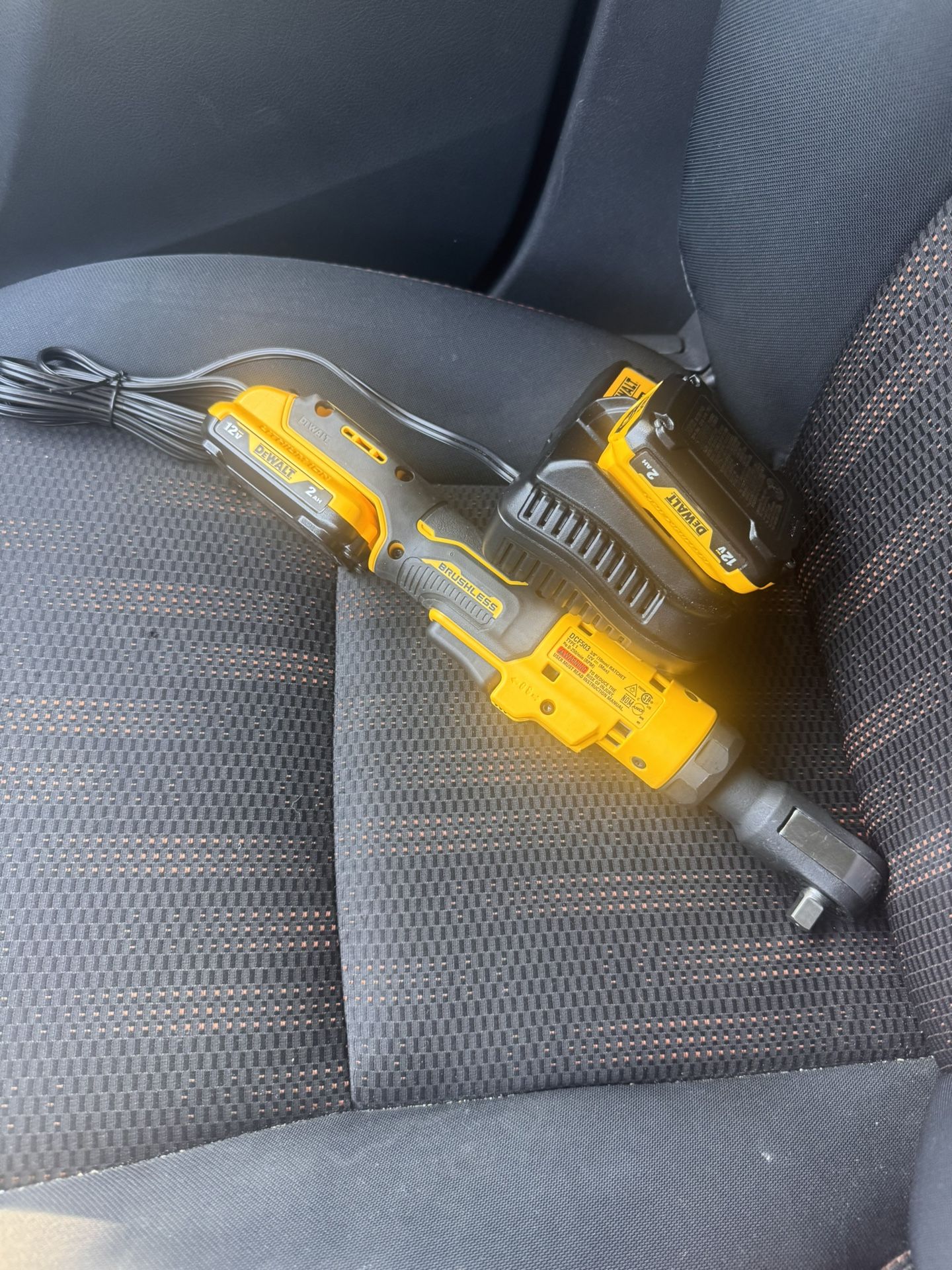 Dewalt Compact 12 Volts 3/8 Impact Ratchet Brushless Combo Whit 2 Batteries And Charger Totally New