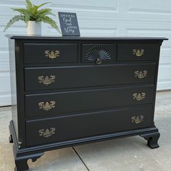 Gorgeous Black 6-Drawer Solid Wood Dresser 