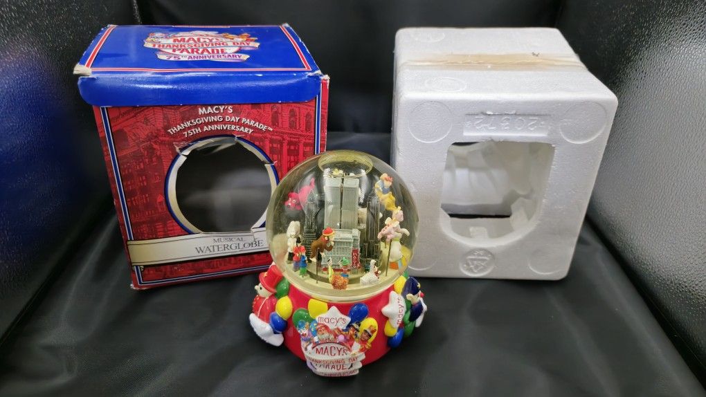 Macy's Day Parade Snow Globe | Limited Edition  Twin Towers | With Inserts And Box | 2001
