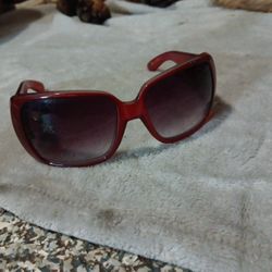 Gucci Crest Heart Sunglasses