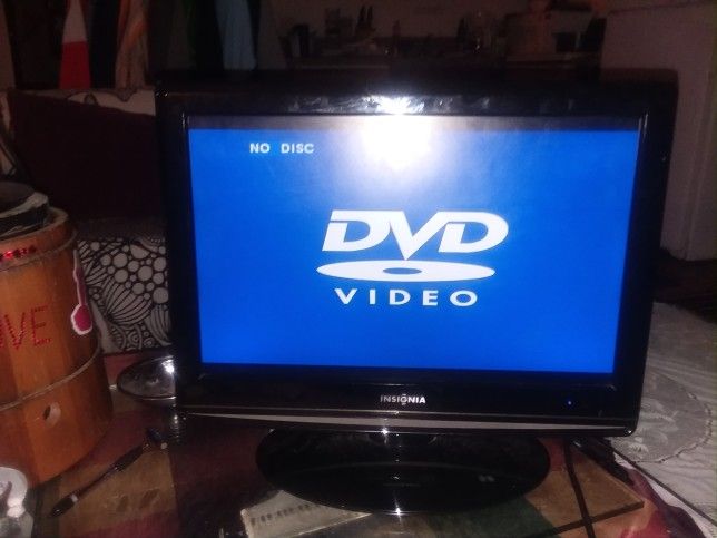 Insignia TV-DVD combo NS-LTDVD19 19" 720p HD LCD