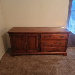 Dresser 
