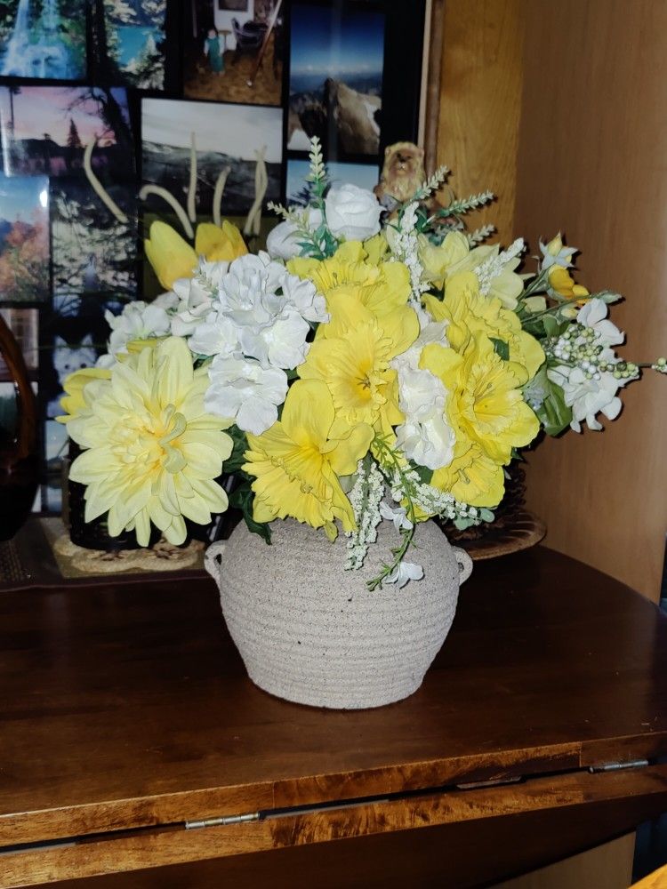 Rustic Clay Pot With Yellow And White Gorgeous Flower Arrangement