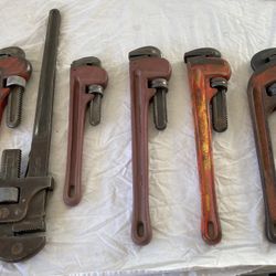 Pipe wrenches