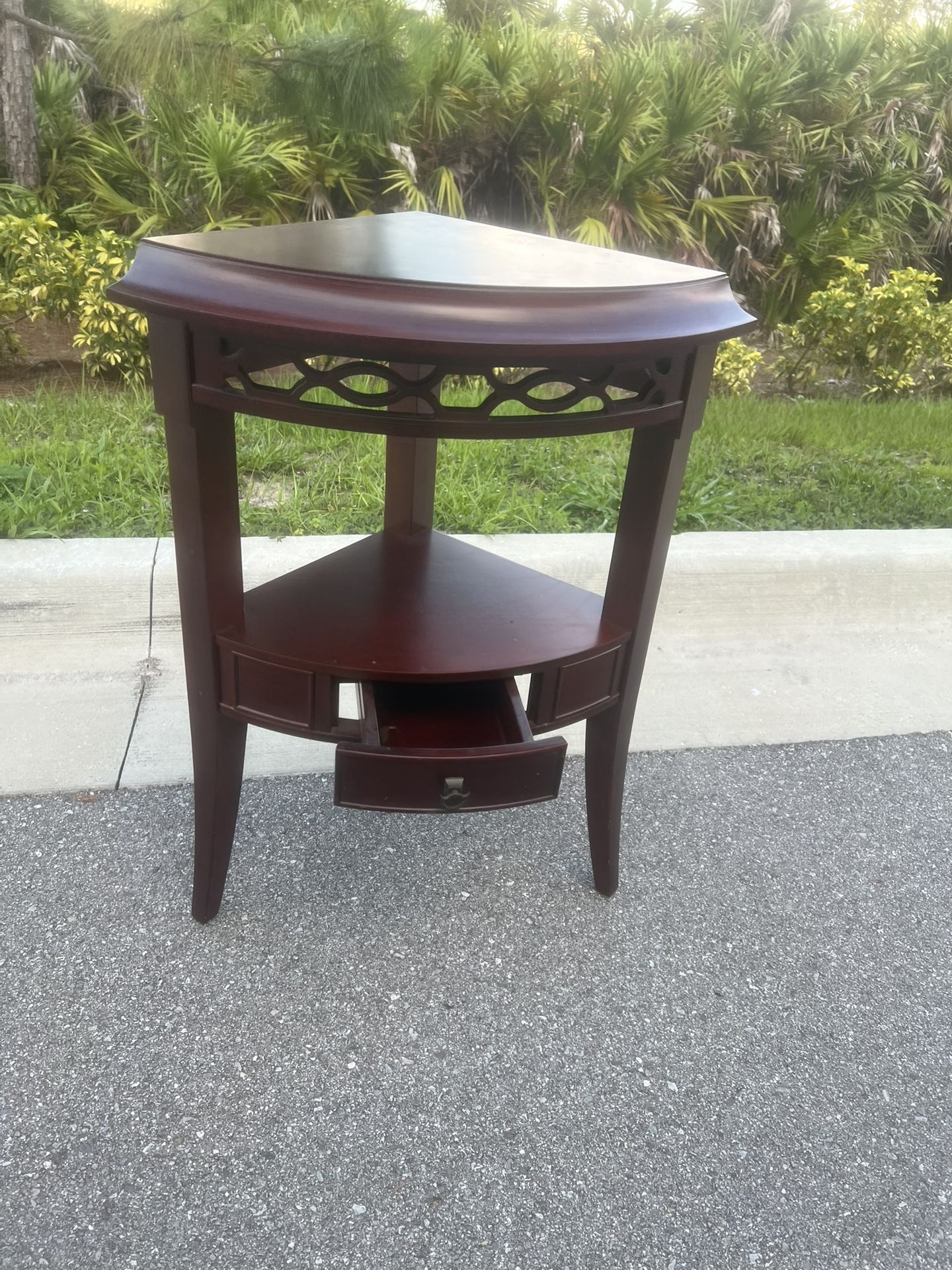 Bombay Co Corner Accent Table End Table Corner Triangle shaped Table One Drawer. Used in good condition with minor cosmetic blemishes these blemishes