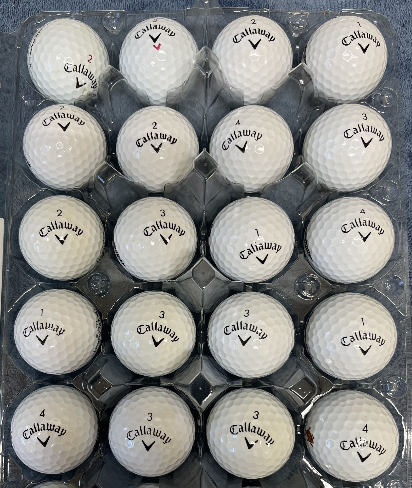2 Dozen Like New Callaway Golf Balls As Pictured ⛳️ ———