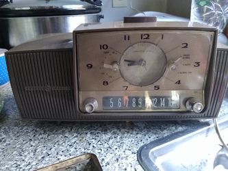 Vintage GE Tube Clock Radio From 1956 Model C482B Working