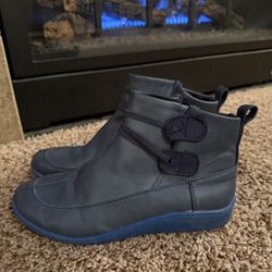 Slip On Blue Boots (navy Color) Women’s 8