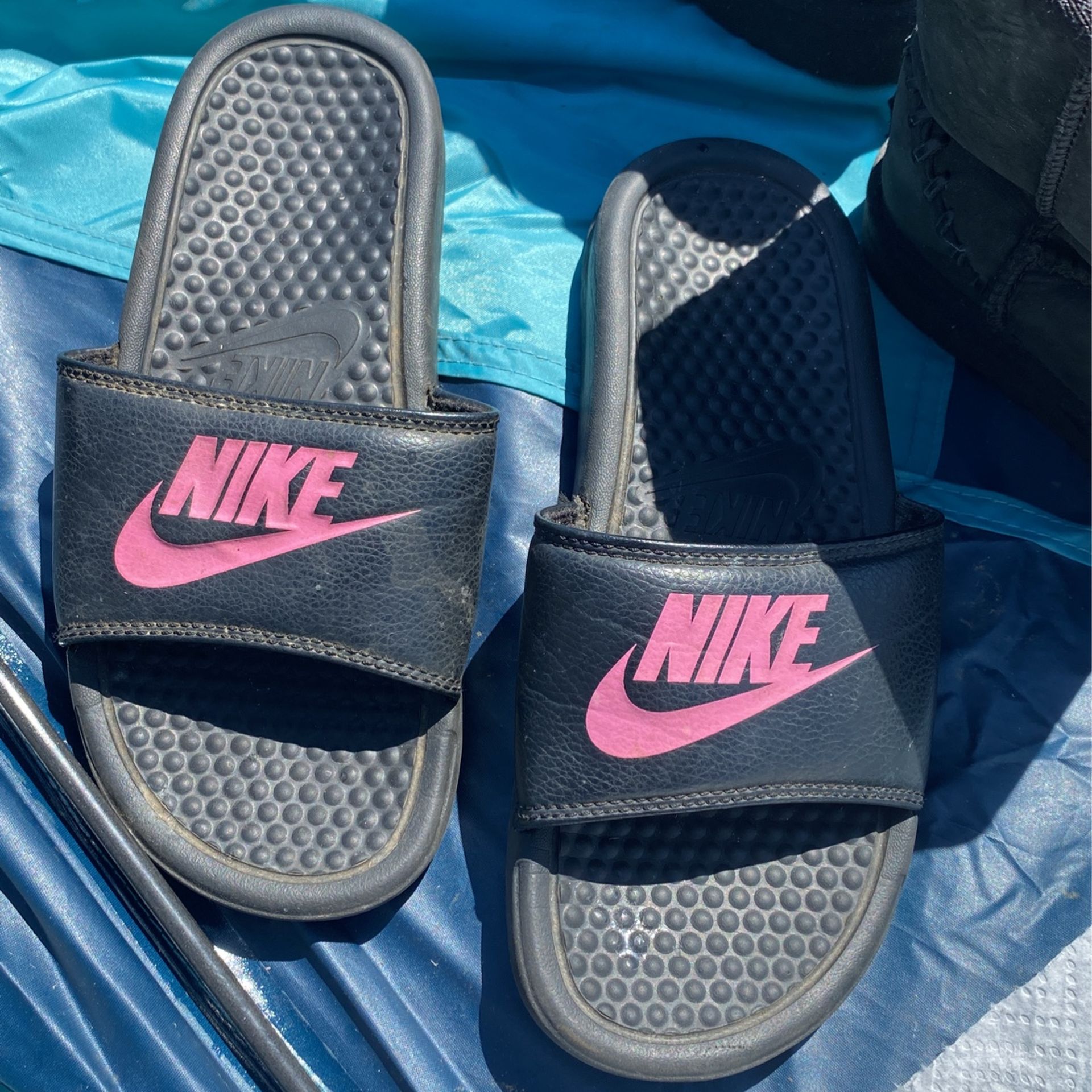 Nike Sandals $4