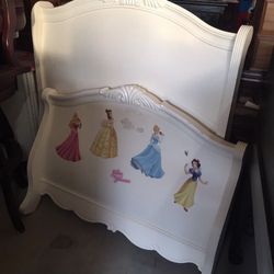 TWIN SIZE BEDROOM IN WHITE COLOR-SOLID WOOD: BED, DRESSER